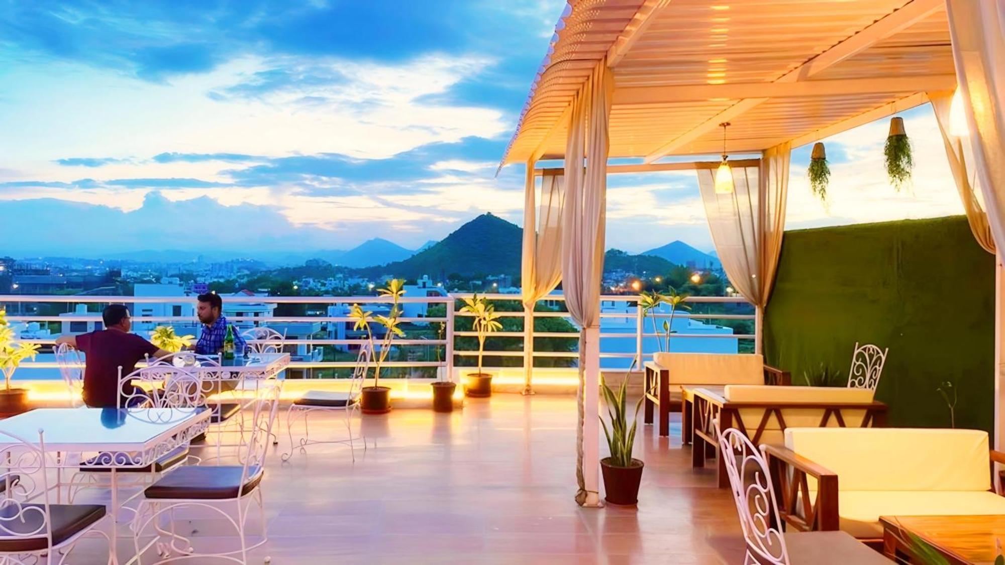 Hotel The Celebration By Amod Best Hotel & Rooftop Udaipur Kültér fotó