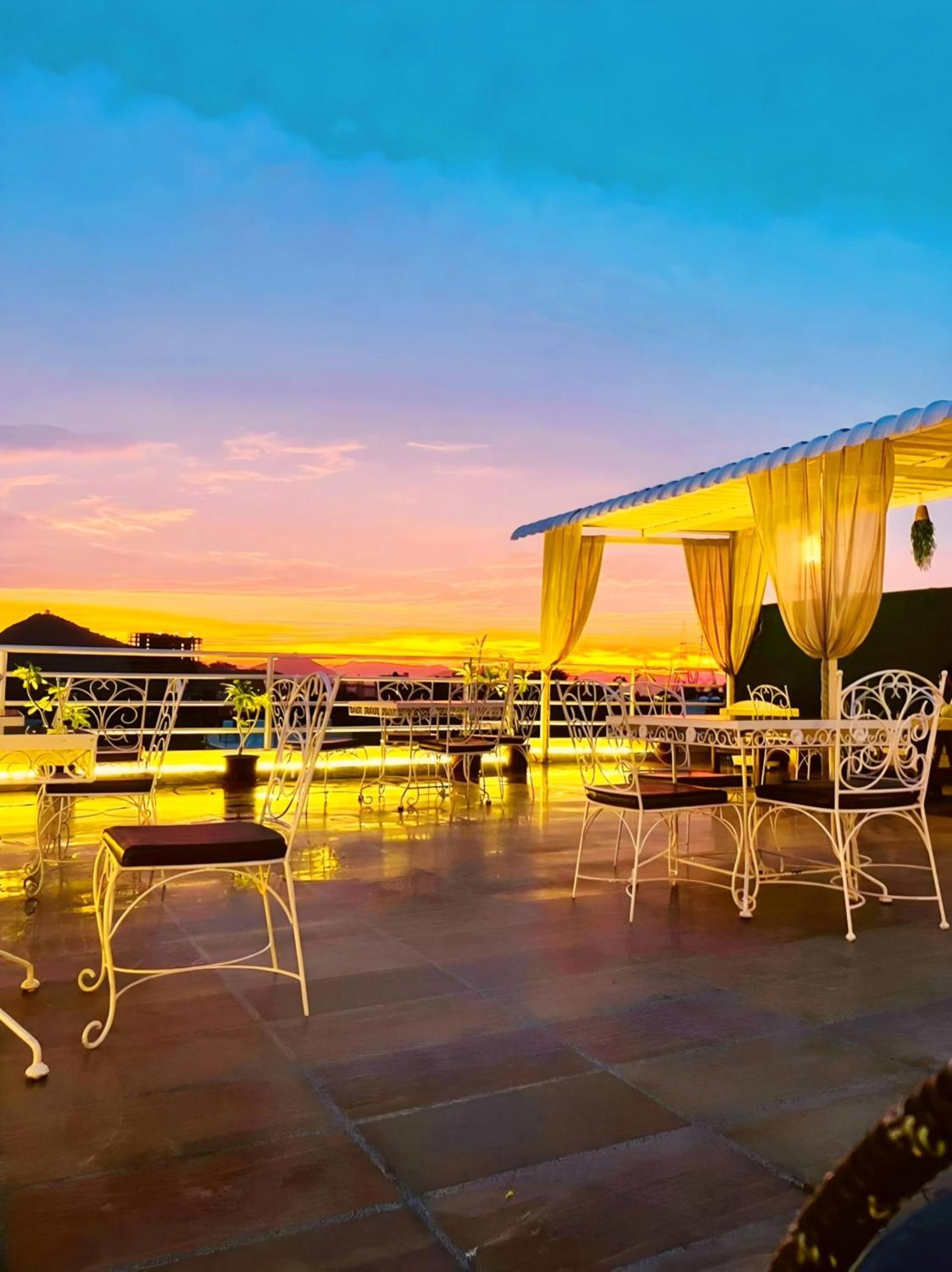 Hotel The Celebration By Amod Best Hotel & Rooftop Udaipur Kültér fotó