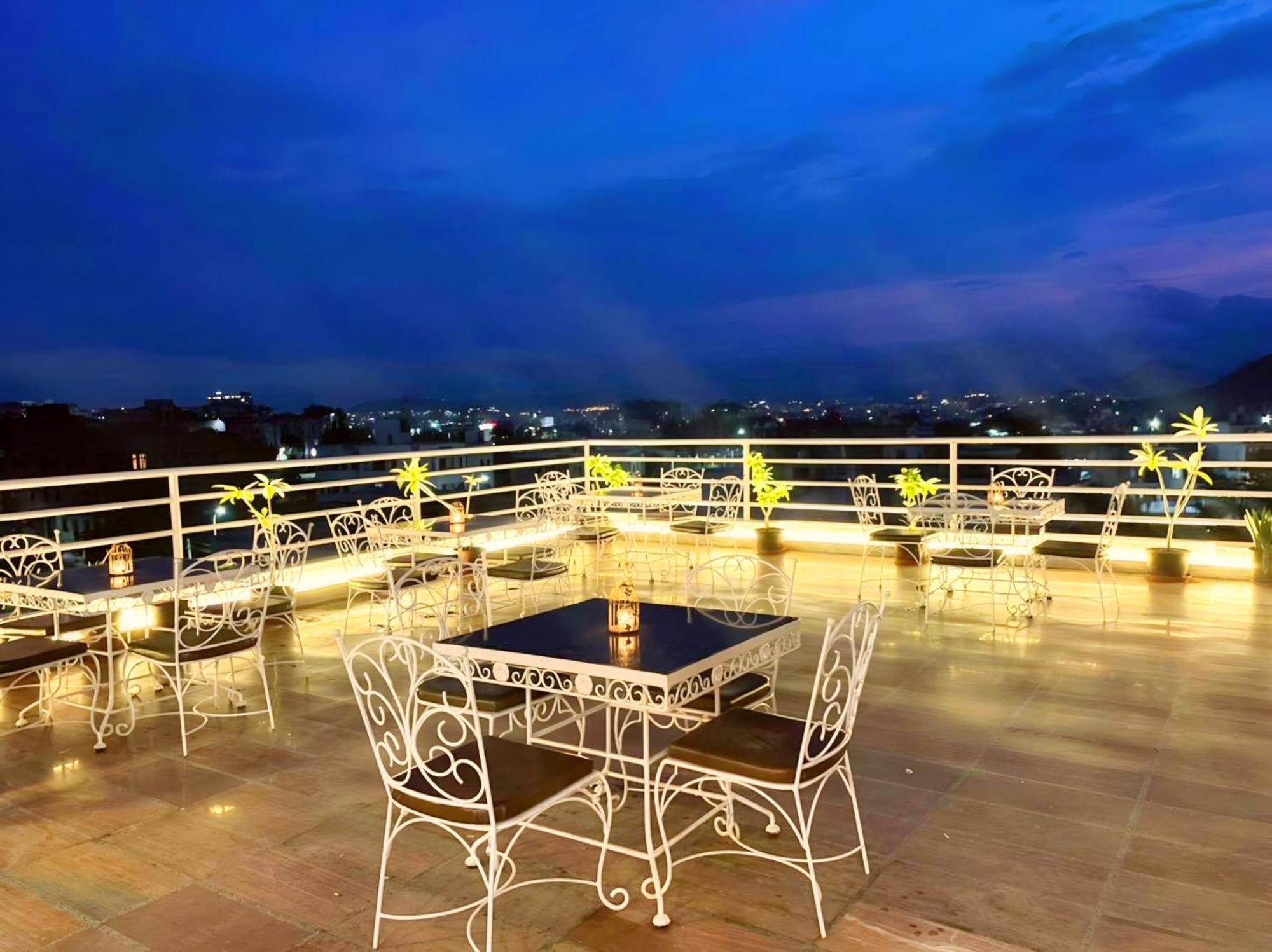 Hotel The Celebration By Amod Best Hotel & Rooftop Udaipur Kültér fotó