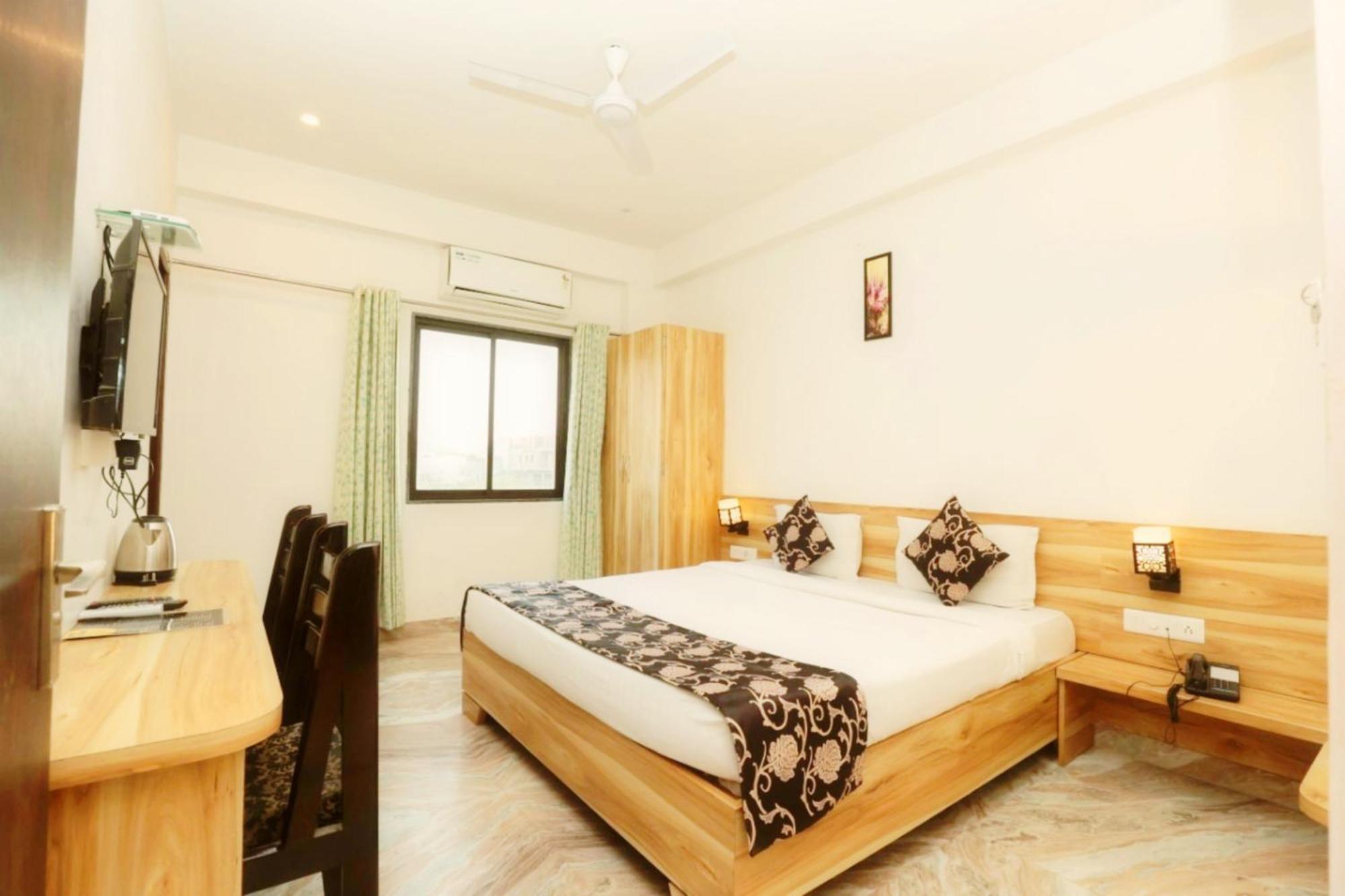 Hotel The Celebration By Amod Best Hotel & Rooftop Udaipur Kültér fotó